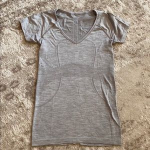 Lululemon Swiftly Tech V-Neck Gray Size 6